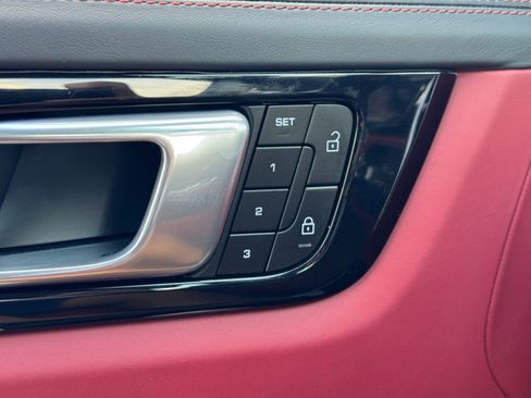 Used 2023 Porsche Cayenne image 18