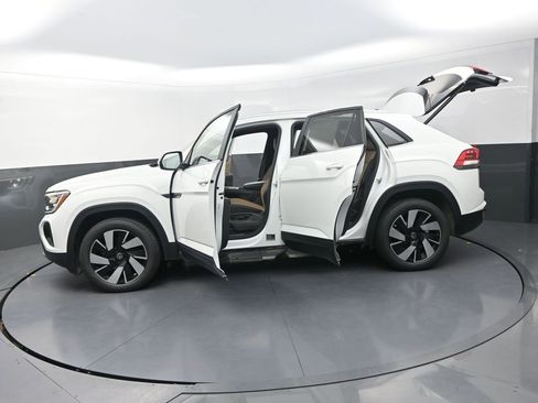 Used 2024 Volkswagen Atlas Cross Sport SE AWD/4WD image 34