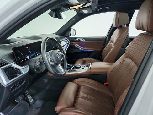 Used 2024 BMW X7 M60i w/ Executive Package image 9