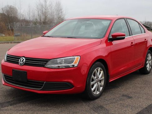 Used 2014 Volkswagen Jetta SE image 1