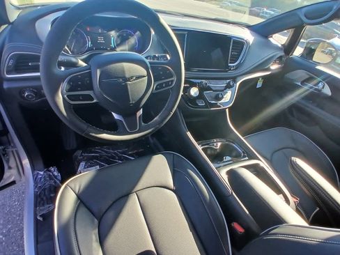 New 2026 Chrysler Pacifica Limited AWD/4WD image 24