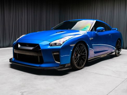Used 2020 Nissan GT-R Premium image 24