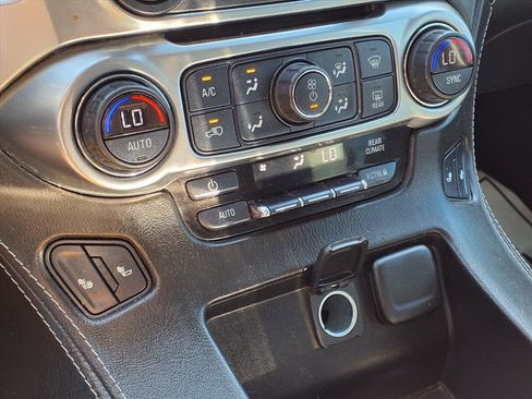 Used 2020 Chevrolet Suburban LT w/ Luxury Package image 8