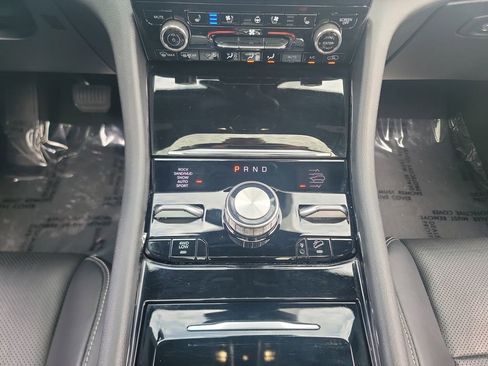 Used 2023 Jeep Grand Cherokee Overland w/ Luxury Tech Group IV AWD/4WD image 11