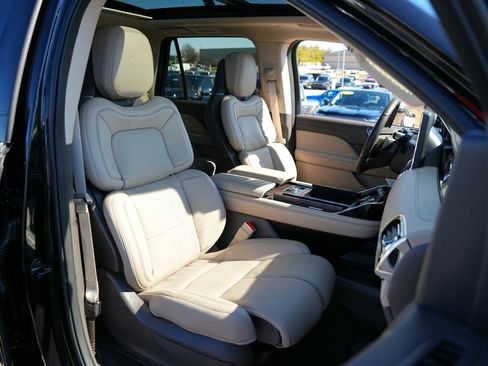 Used 2024 Lincoln Navigator Reserve image 21