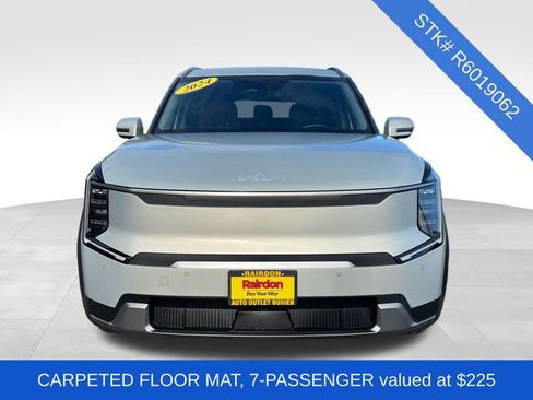 Used 2024 Kia EV9 Wind image 2