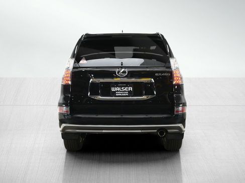 Used 2019 Lexus GX 460 image 4