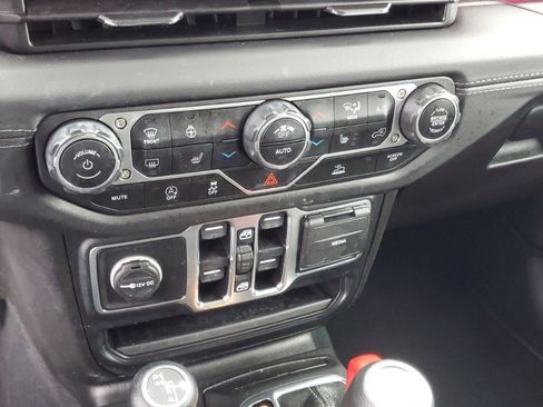 Used 2024 Jeep Wrangler Sahara image 21