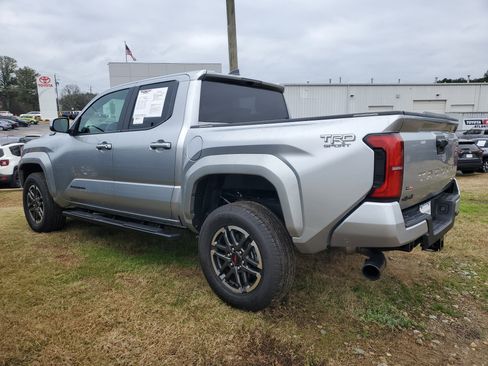 Used 2025 Toyota Tacoma TRD Sport image 4