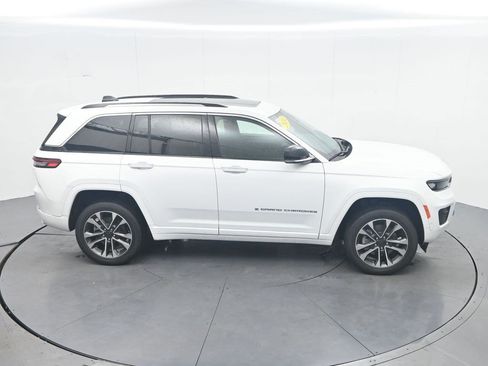 Used 2023 Jeep Grand Cherokee Overland AWD/4WD image 28