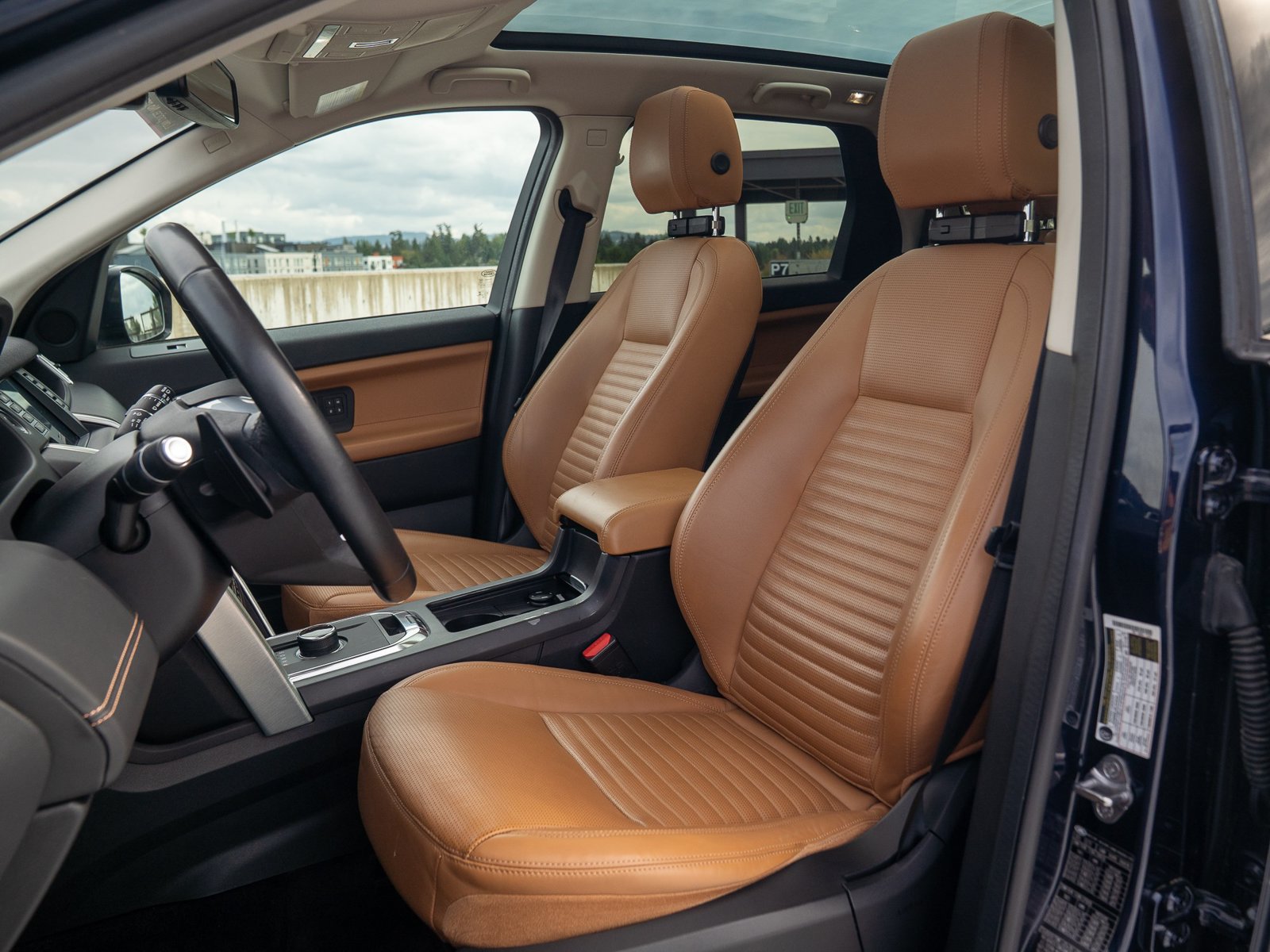 Used 2019 Land Rover Discovery Sport HSE Luxury AWD/4WD image 25