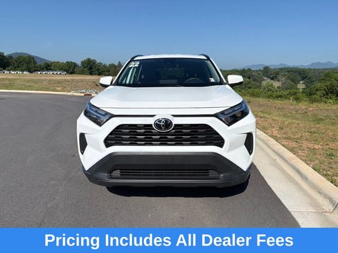 Used 2022 Toyota RAV4 XLE FWD image 2