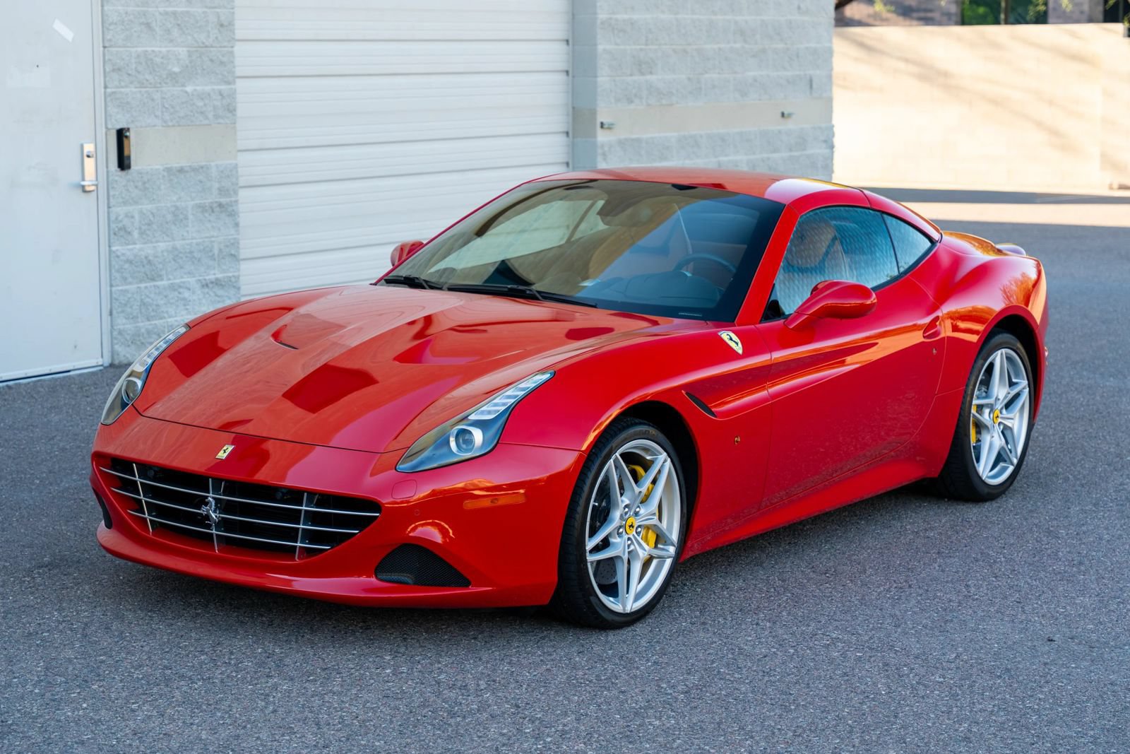Used 2015 Ferrari California T RWD image 21