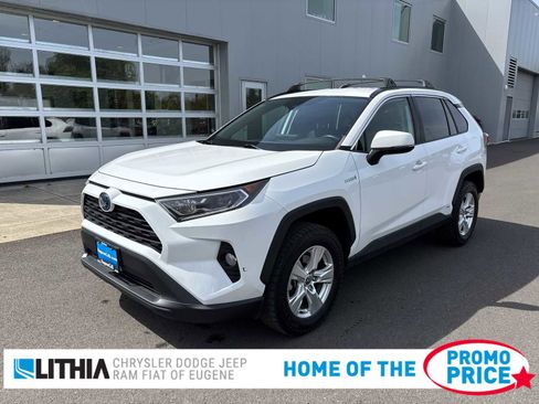 Used 2021 Toyota RAV4 XLE w/ XLE Grade Weather Package AWD/4WD image 1