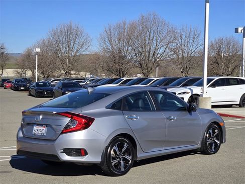 Used 2017 Honda Civic Touring image 6