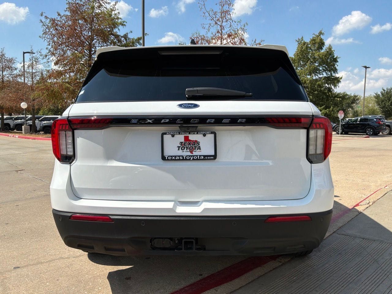Used 2026 Ford Explorer Active RWD image 7