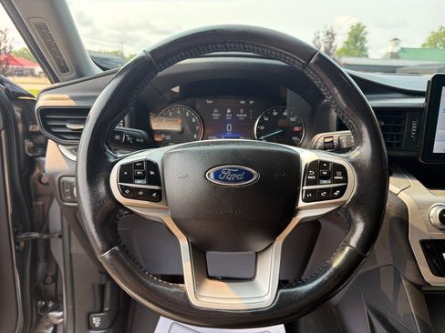 Used 2021 Ford Explorer XLT AWD/4WD image 10