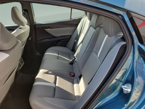 Used 2025 Toyota Camry SE FWD image 11
