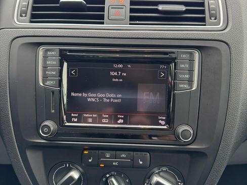Used 2017 Volkswagen Jetta SE FWD image 15