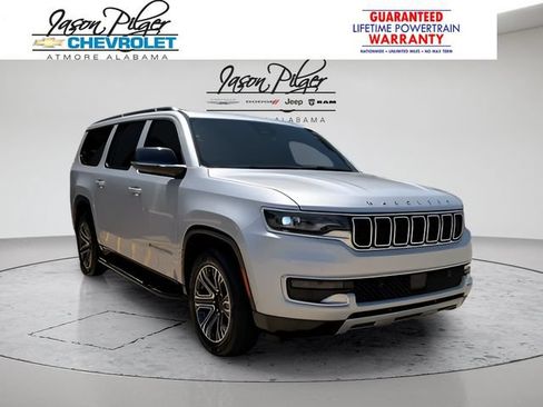 Used 2024 Jeep Wagoneer L Series II w/ Flexible Seating Group AWD/4WD image 1