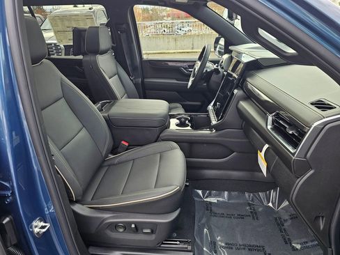 New 2026 GMC Yukon XL Elevation w/ Elevation Premium Package image 11