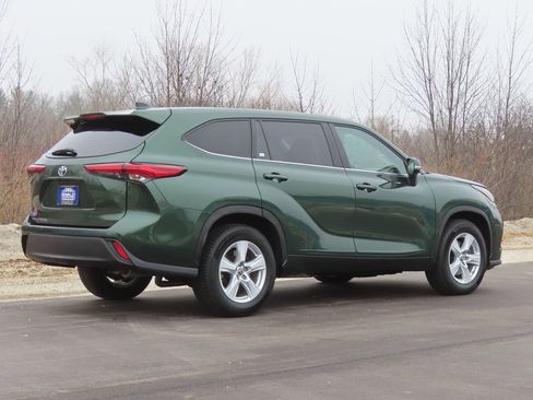 Used 2023 Toyota Highlander L image 3