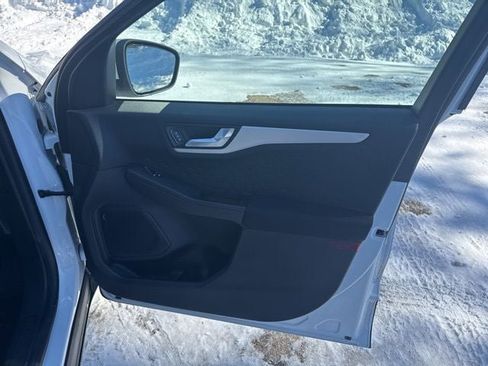 Used 2020 Ford Escape SE image 15