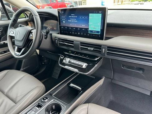 Used 2025 Lincoln Corsair Reserve FWD image 18