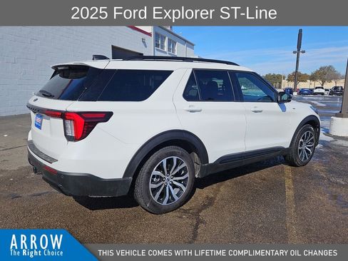 Used 2025 Ford Explorer ST-Line image 13