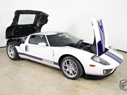 Used 2005 Ford GT image 15