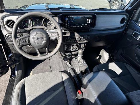 Used 2024 Jeep Wrangler Unlimited w/ Convenience Group image 9