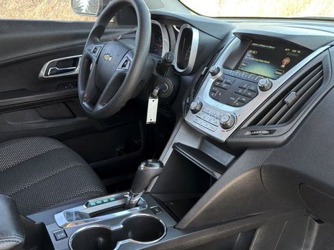 Used 2017 Chevrolet Equinox LS image 22