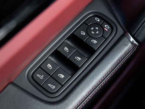 Certified 2023 Porsche Cayenne Turbo AWD/4WD image 19