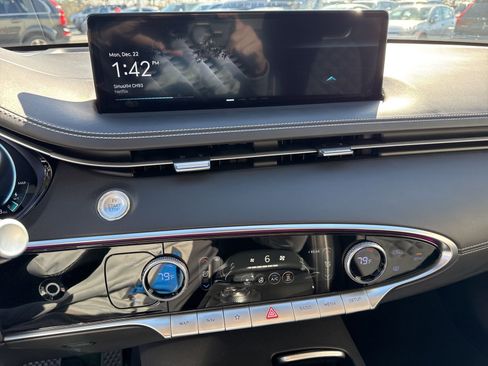 Used 2025 Genesis Electrified GV70 Advanced w/ Prestige Package image 26