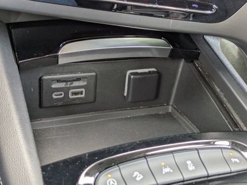 Used 2022 Buick Envision Essence w/ Technology Package I image 26