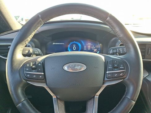 Used 2020 Ford Explorer Platinum w/ Premium Technology Package image 21