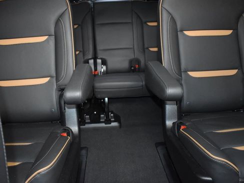 Used 2024 GMC Yukon AT4 image 28