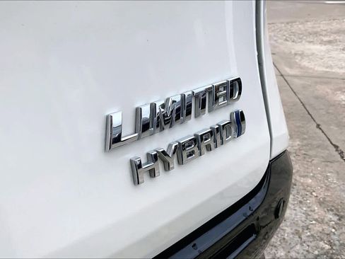 Used 2021 Toyota Sienna Limited image 9