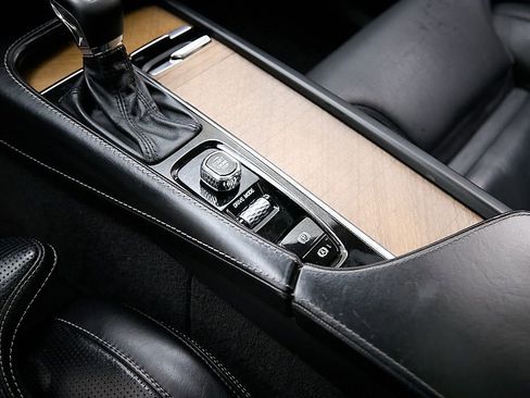 Used 2018 Volvo XC90 T6 Inscription w/ Convenience Package image 18