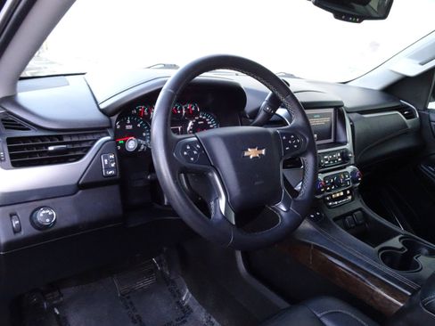 Used 2015 Chevrolet Suburban LT image 9