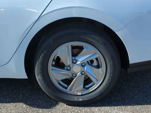 New 2026 Hyundai Elantra SE FWD image 13