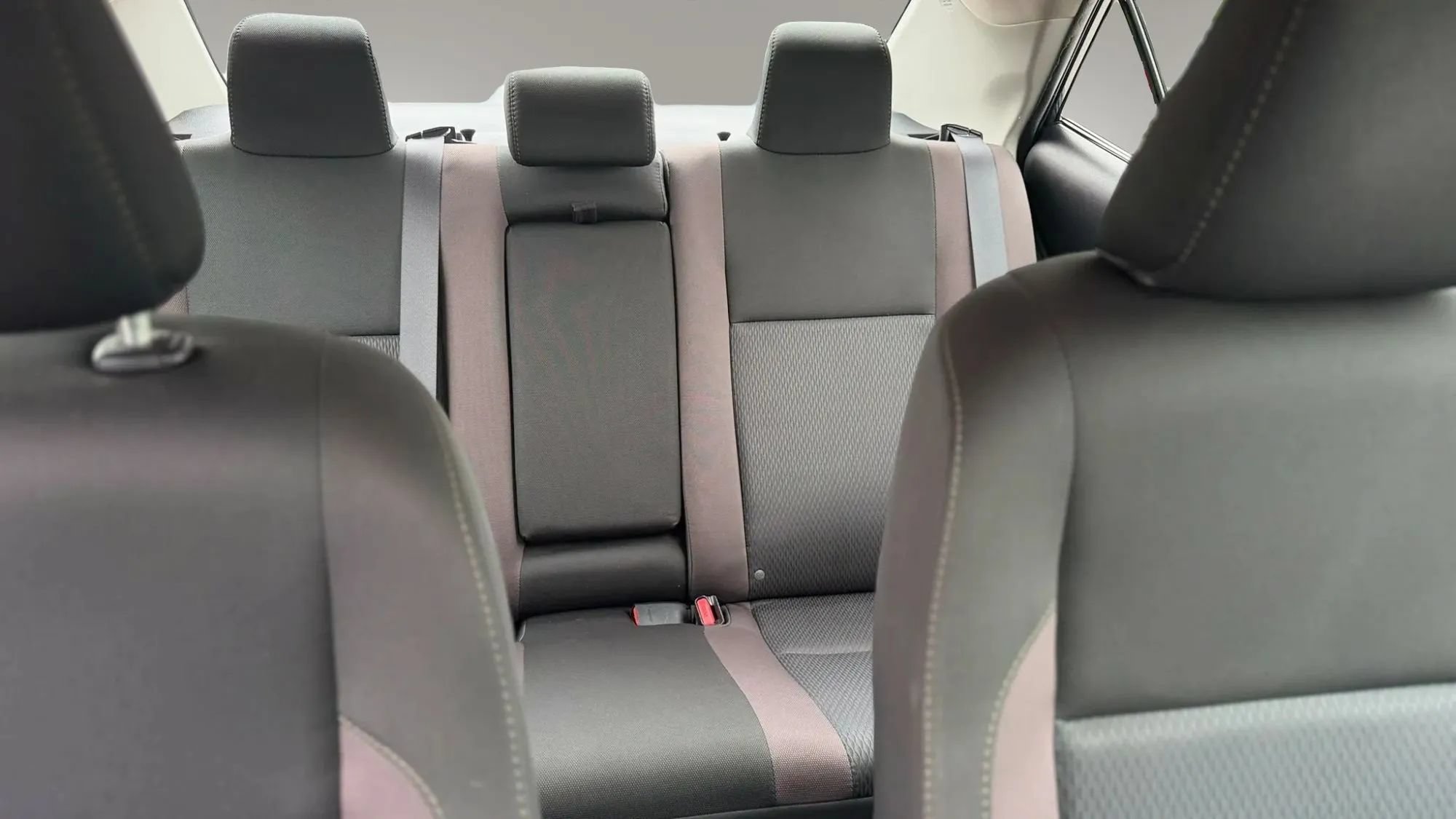 Used 2017 Toyota Corolla LE w/ Carpet Mat Package (TMS) FWD image 19