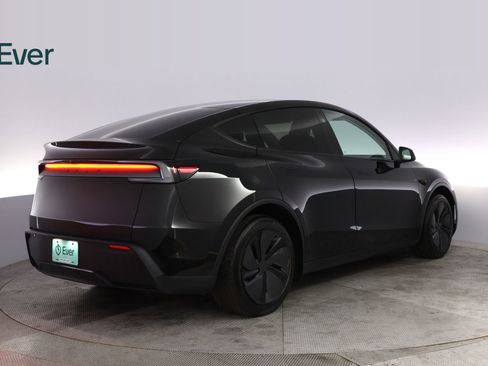 Used 2026 Tesla Model Y Long Range RWD image 3