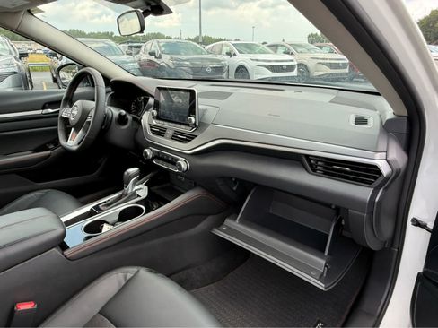 Used 2025 Nissan Altima 2.5 SR FWD image 12
