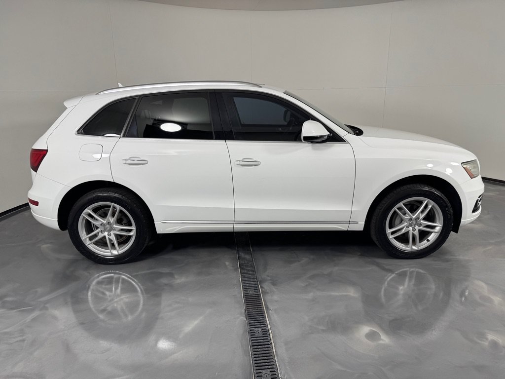 Used 2017 Audi Q5 2.0T Premium Plus w/ Technology Package AWD/4WD image 4