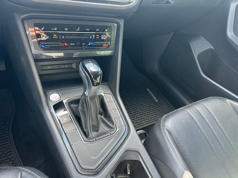 Used 2022 Volkswagen Tiguan SE image 54