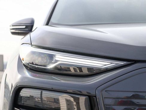 Used 2025 Audi Q6 e-tron Premium w/ Convenience Package image 9