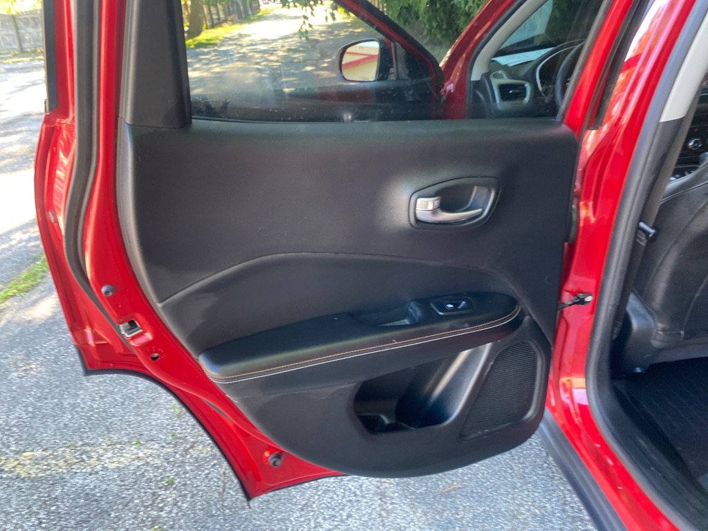 Used 2018 Jeep Compass Latitude AWD/4WD image 20