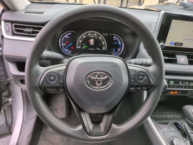 Used 2025 Toyota RAV4 XLE AWD/4WD image 13