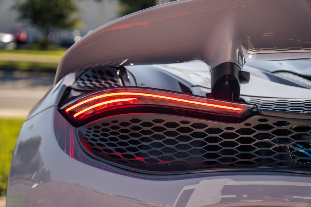 Used 2024 McLaren 750S RWD image 12
